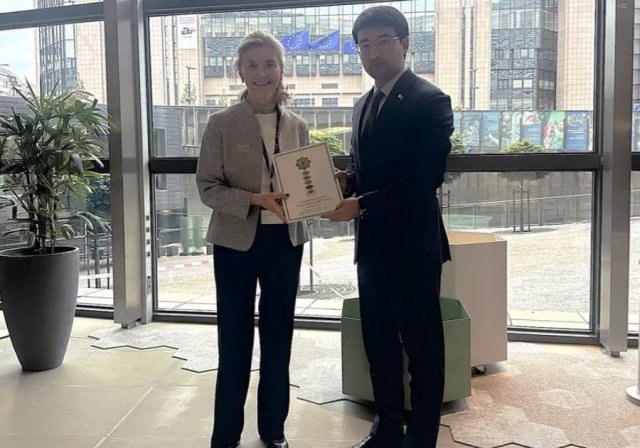 Гурбангулы Бердымухамедов пригласил Урсулу фон дер Ляйен на Международный форум мира и доверия в Ашхабаде