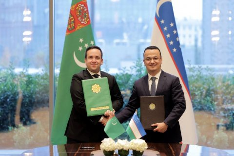 Туркменистан и Узбекистан договорились о безвизовой приграничной торговле