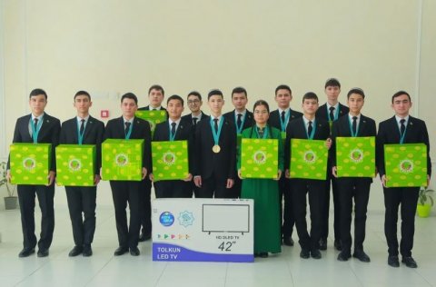 Юные туркменистанцы завоевали 16 наград на олимпиаде в Астане