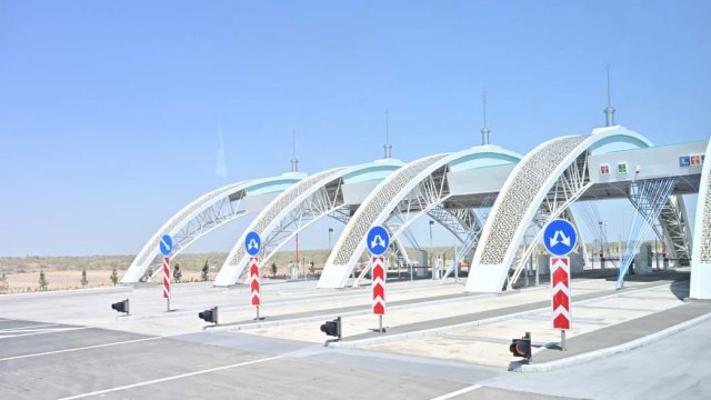 Сердар Бердымухамедов открыл финальный участок автобана Ашхабад – Туркменабад