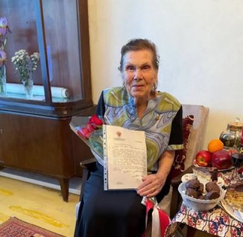 Российские дипломаты поздравили с 94-летием труженицу тыла в Туркменистане
