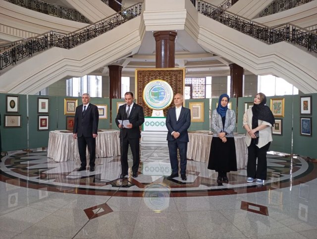 Иранские художники обучают туркменских студентов миниатюре