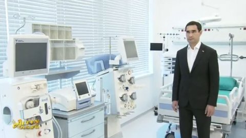 Сердар Бердымухамедов проверил ход строительства педиатрического центра в Ашхабаде