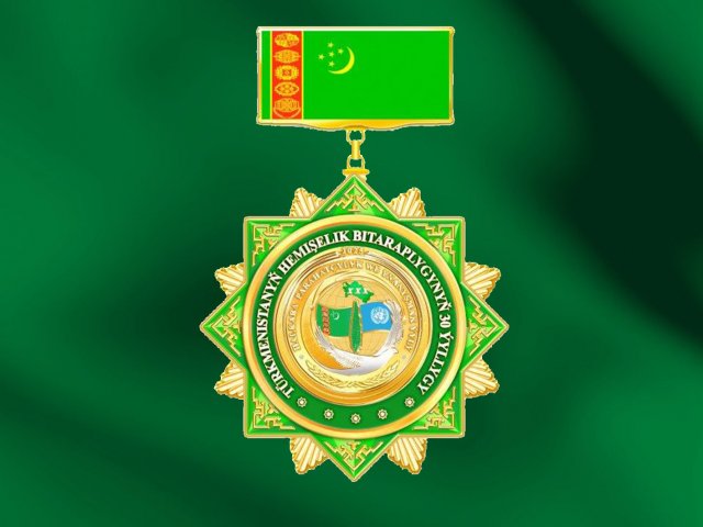 Иностранные граждане отмечены медалью к 30-летию нейтралитета Туркменистана