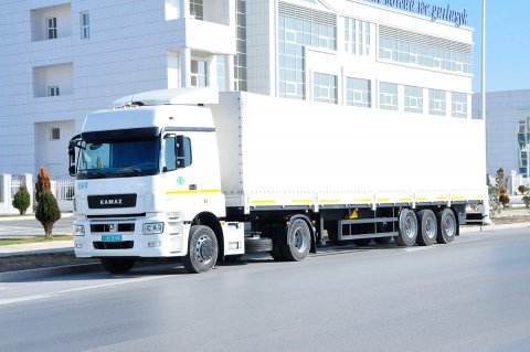 В Туркменистане упростят получение лицензий на грузоперевозки