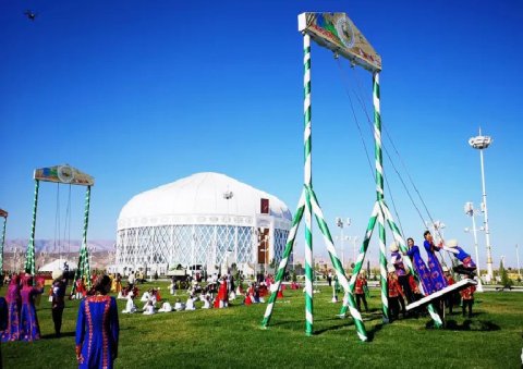 В Ашхабаде к празднику весны организуют специальные автобусы к «Nowruz ýaýlasy»