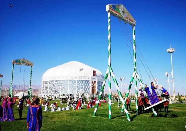 В Ашхабаде к празднику весны организуют специальные автобусы к «Nowruz ýaýlasy»
