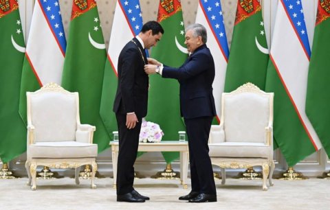 В Ташкенте Сердару Бердымухамедову вручили орден «Дружбы высшей степени»