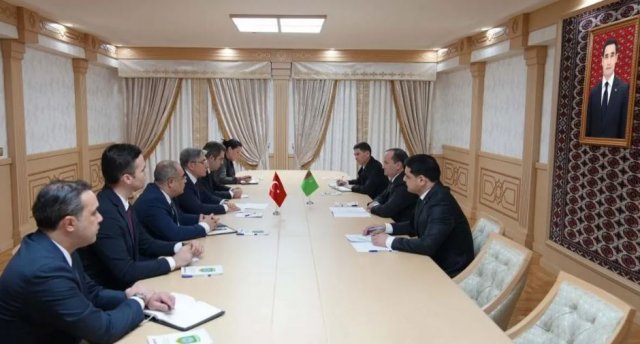 Миграционная служба Туркменистана провела переговоры с послом Турции