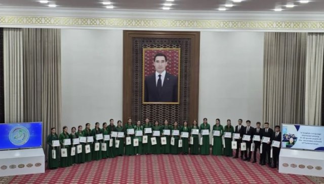 Более 3000 школьников поборолись за победу на олимпиаде по английскому в Туркменистане