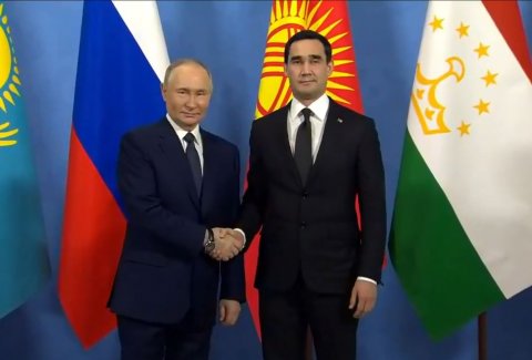 Президент Туркменистана прибыл в Санкт-Петербург для участия в неформальном саммите СНГ