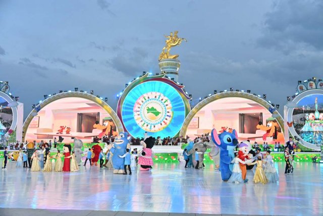 В Аркадаге отметили пятилетие фонда помощи нуждающимся детям имени Гурбангулы Бердымухамедова