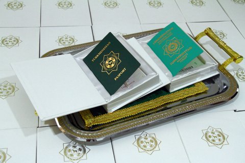 Президент Туркменистана подписал постановление о предоставлении разрешения на проживание 142 иностранцам