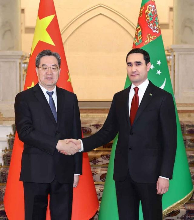 Сердар Бердымухамедов принял в Ашхабаде вице-премьера Китая Дин Сюэсяна