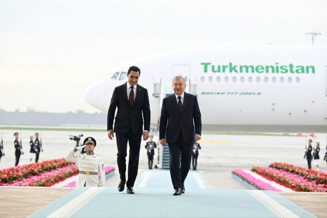 Сердар Бердымухамедов начал государственный визит в Узбекистан