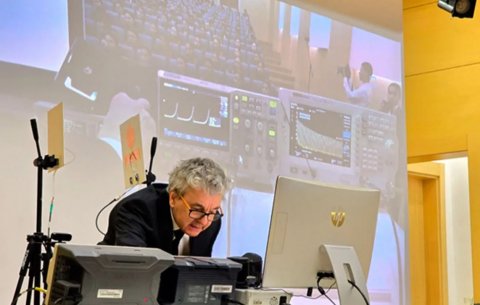 Профессор из Австрии провёл мастер-класс по радиоэлектронике в Ашхабаде