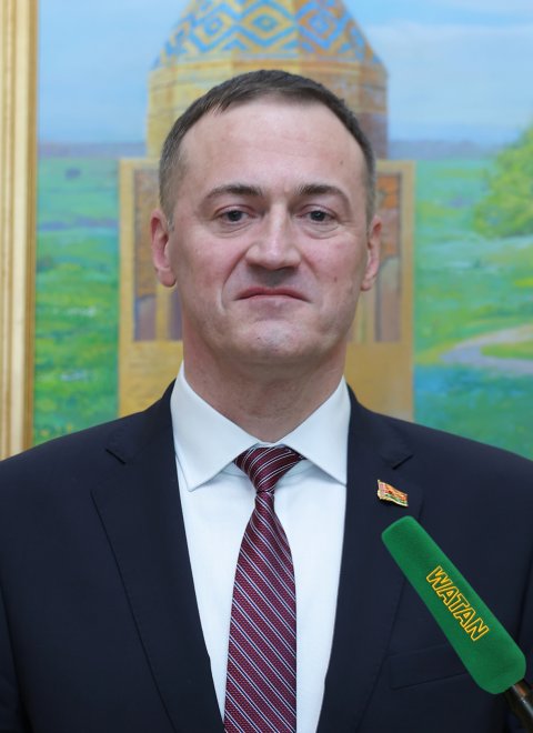 Президент Туркменистана принял верительные грамоты у нового посла Беларуси Станислава Чепурного