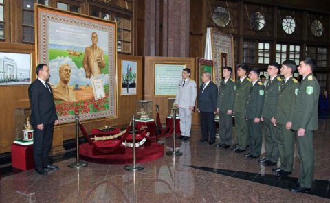 В Ашхабаде открылась выставка ко Дню защитников Отечества