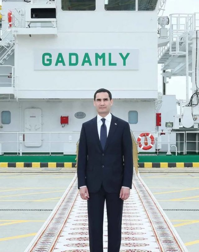 Президент Туркменистана ввел в эксплуатацию новый сухогруз «Gadamly»