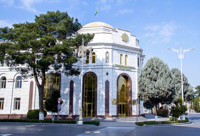 В Туркменистане стартовало досрочное голосование на выборах в местные органы власти и Меджлис