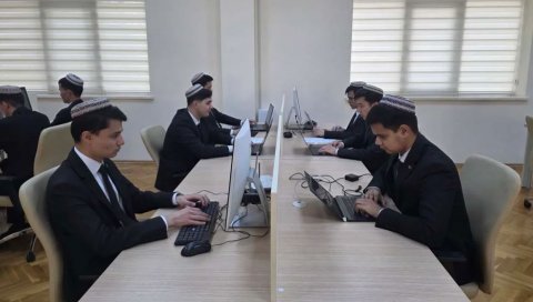 Студенты 15 вузов Туркменистана сразились на хакатоне Etut.developer