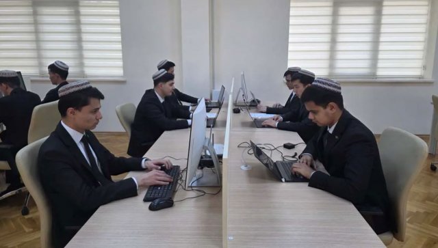 Студенты 15 вузов Туркменистана сразились на хакатоне Etut.developer