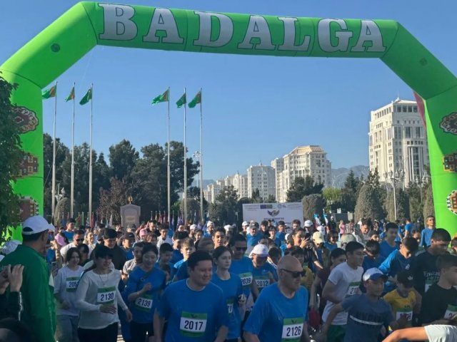 День Европы в Туркменистане отметили массовым забегом