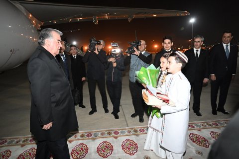 Президент Таджикистана прибыл в Ашхабад на торжества 30-летия нейтралитета