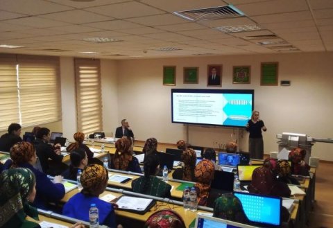 В Туркменистане прошли тренинги по методике преподавания английского