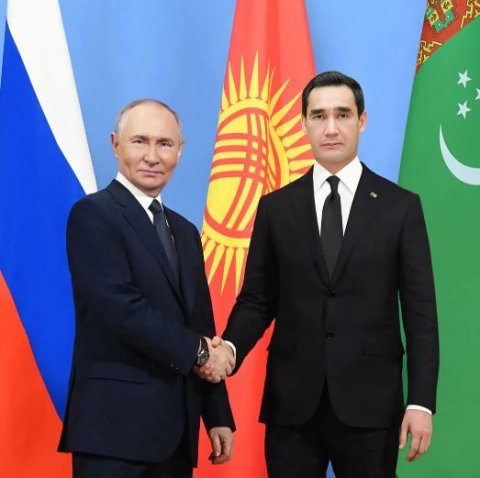 Владимир Путин поздравил Сердара Бердымухамедова с наступающим Новым годом