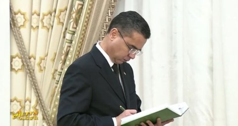 Президент Туркменистана назначил нового главу «Türkmengeologiýa»