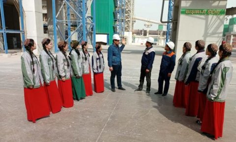 Практика на современном производстве: студенты побывали на заводе «Бахерден»