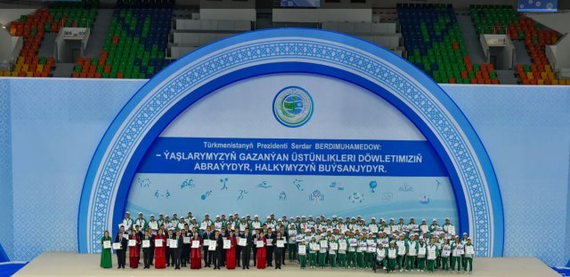 В Туркменистане наградили победителей международных олимпиад и первенств