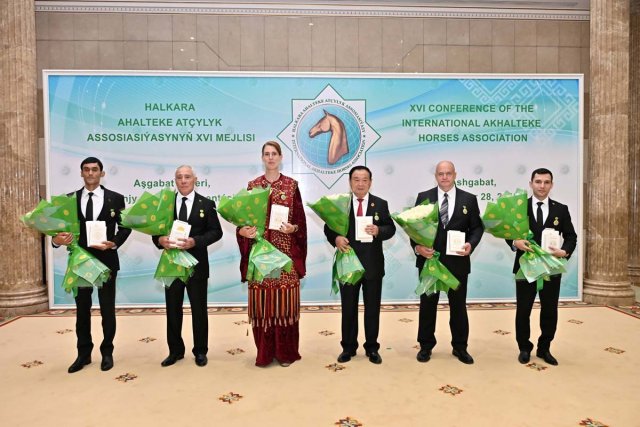 Иностранные коневоды МААК стали «Заслуженными коневодами Туркменистана»