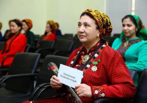 Туркменские женщины получат денежные подарки в честь 8 марта