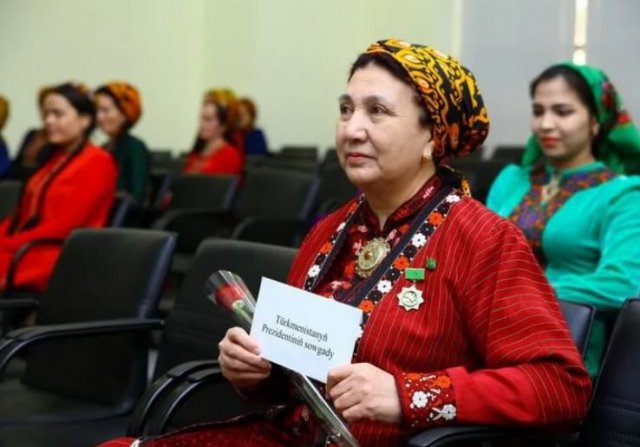 Туркменские женщины получат денежные подарки в честь 8 марта