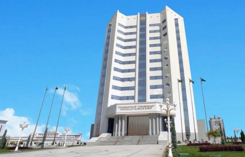 Банк «Туркменбаши» продлил приём вкладов к 30-летию нейтралитета Туркменистана