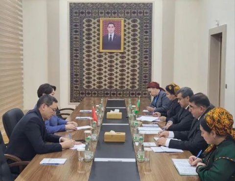 Кыргызстан изучит туркменский опыт 12-летнего образования