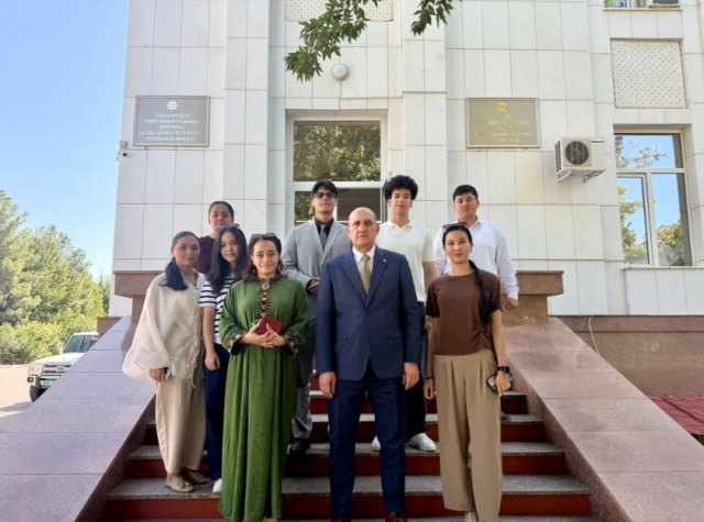 Восемь туркменистанцев поступили в Green University при поддержке РЭЦЦА