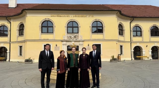Преподаватели туркменского вуза проходят тренинг в Румынии по программе Erasmus+