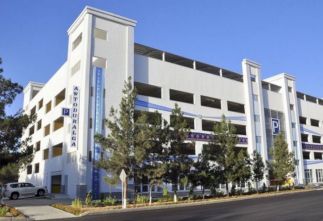 В туркменской столице узаконили порядок работы городских паркингов