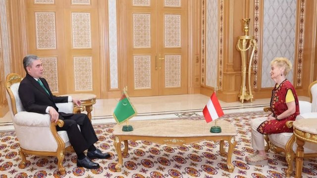 Гурбангулы Бердымухамедов встретился в Австрии с главой Туркмено-австрийского общества