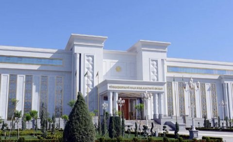 Председатель Халк Масалахаты поздравил Президента Туркменистана с 3-летием вступления в должность