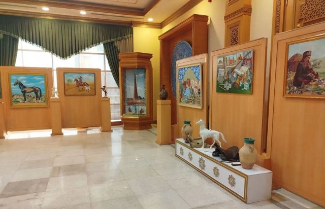 В Дашогузе открылась выставка, посвящённая ахалтекинским скакунам