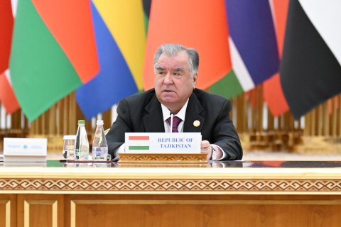 Эмомали Рахмон высоко оценил вклад Туркменистана в укрепление глобальной стабильности