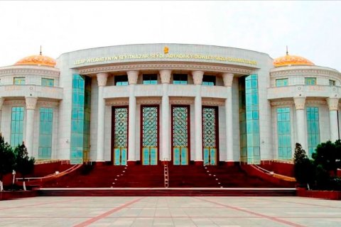 В Лебапском театре к Новому году представили премьеру для детей