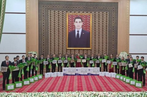 Туркменские студенты завоевали 26 медалей на международной математической олимпиаде SEEMOUS-2025
