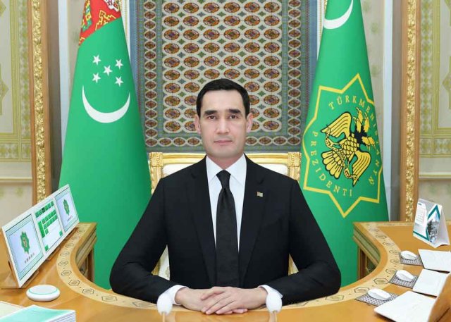 Президент Туркменистана поздравил дипломатов с профессиональным праздником