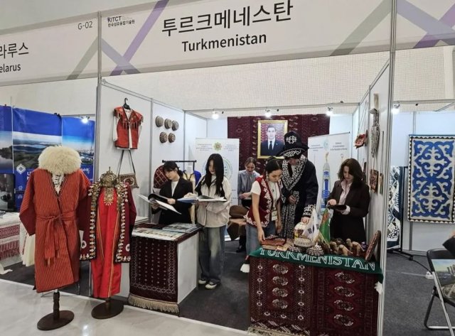 Посольство Туркменистана открыло культурную экспозицию на K-Modest Fashion Show 