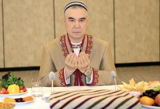 Гурбангулы Бердымухамедов дал курбанлык-садака в городе Аркадаг